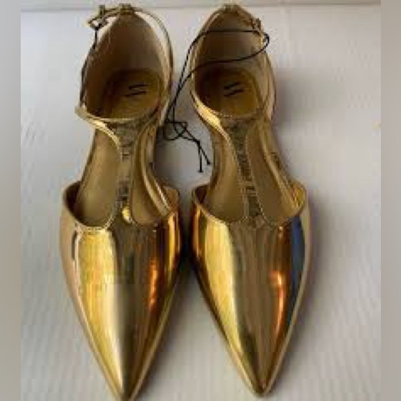Worthington Gold Pointed Heels - Picture 2 of 10